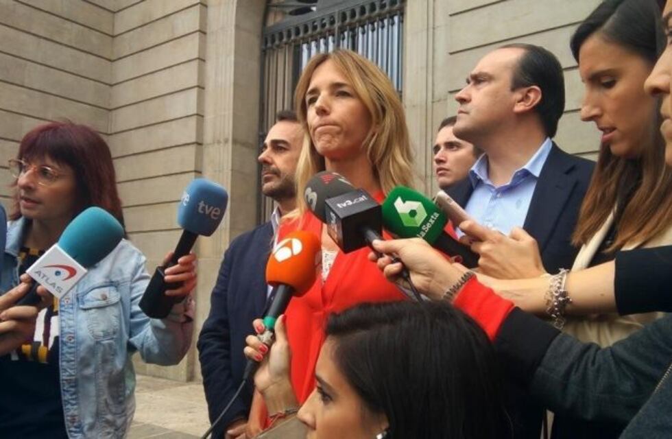 "Fascista", "perra" y "argentina": así insultó un grupo independentista a la vocera del PP