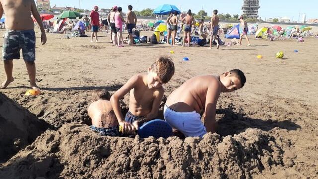 Niños del programa "Puentes en la Infancia" en Claromecó