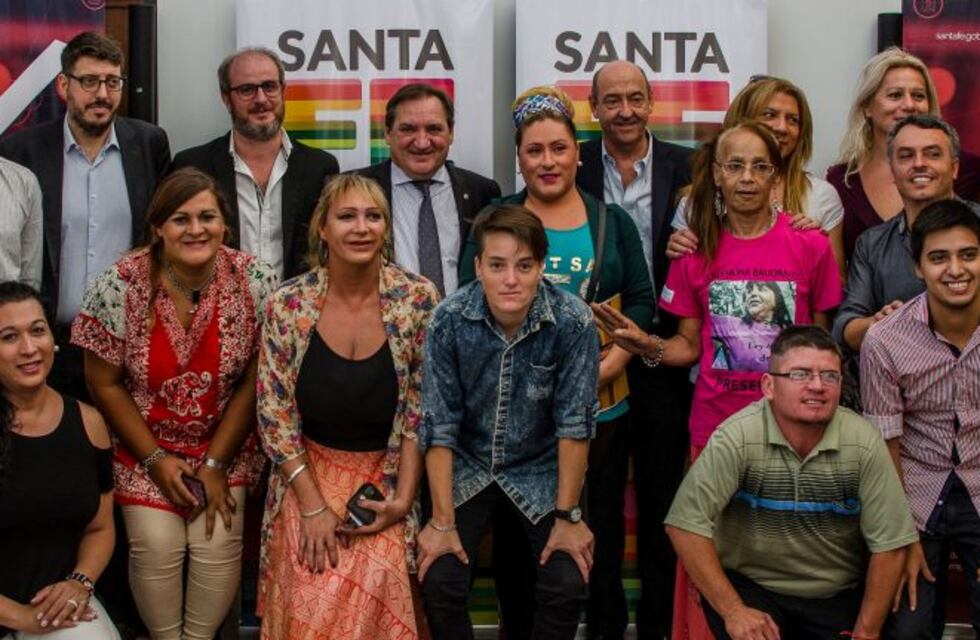 Firman acuerdo para promocionar el trabajo decente para el colectivo LGTBI