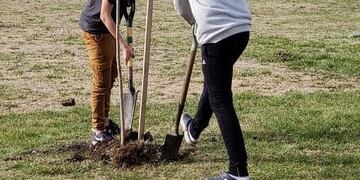 Campaña de reforestación del predio deportivo de Huracán