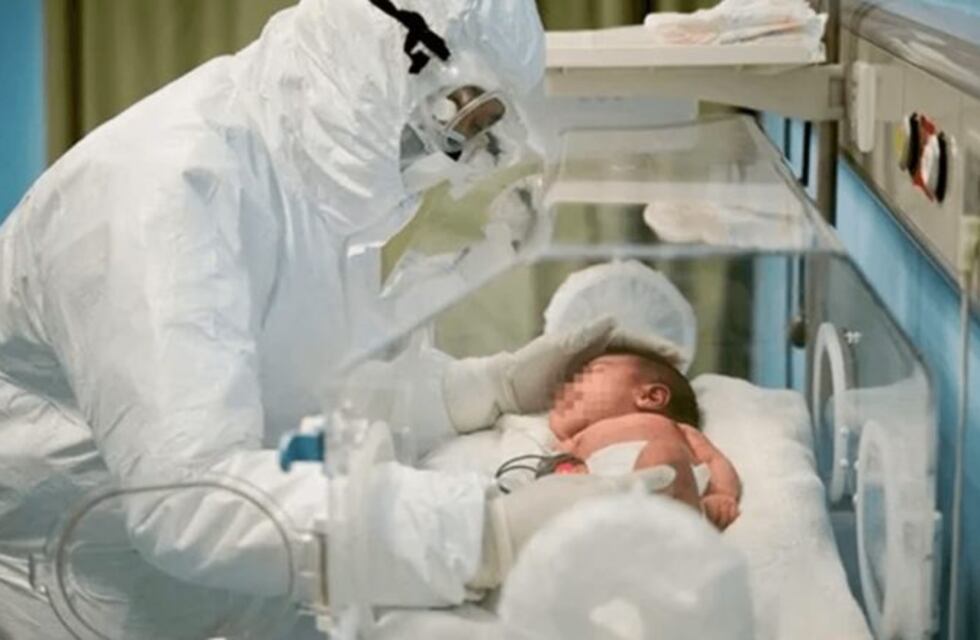 Una beba recién nacida dio positivo en la prueba de coronavirus en el Reino Unido