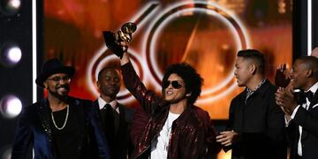 Bruno Mars receives the Grammy for the Best Song of the year during the 60th Annual Grammy Awards show on January 28, 2018, in New York\u002E  / AFP PHOTO / Timothy A\u002E CLARY