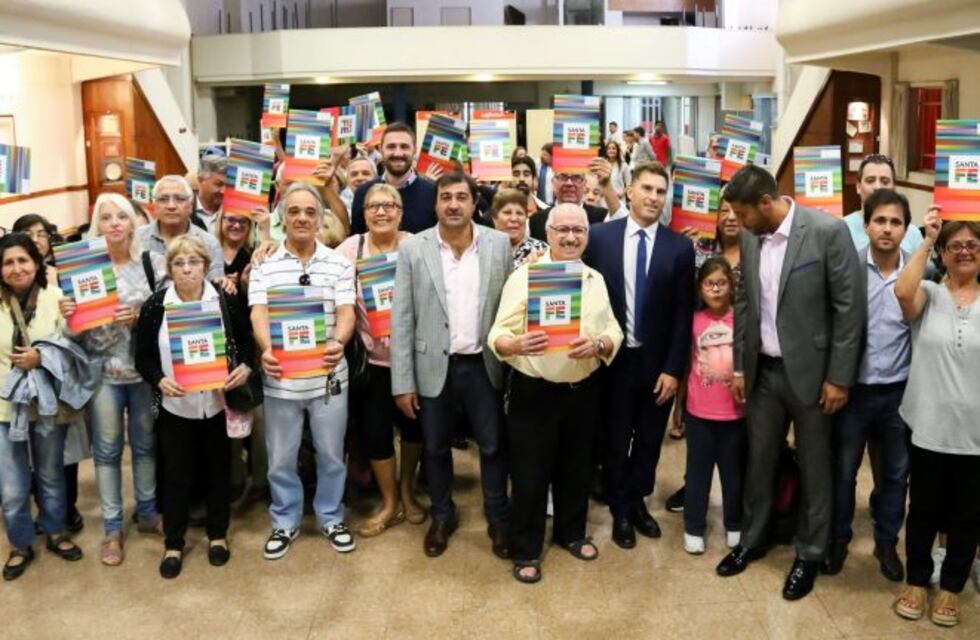 Se entregaron 177 escrituras a familias rosarinas