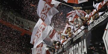Argentina's River Plate team celebrates after winning the Recopa Sudamericana final football match against Brazil's Athletico Paranense at the Monumental stadium in Buenos Aires, Argentina, on May 30, 2019\u002E - River Plate won 3-0\u002E (Photo by JUAN MABROMATA / AFP)