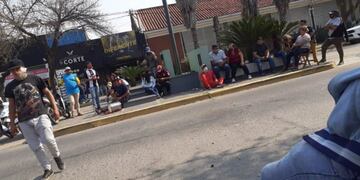 Trabajadores de Resistencia continúan su acampe frente a la Municipalidad