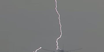 Avión es alcanzado por un rayo en Holanda