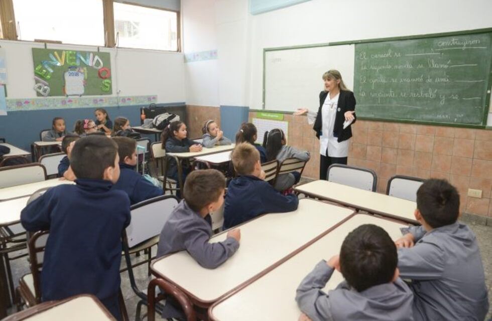 Educación propone un aumento de $ 2.300 por cargo docente