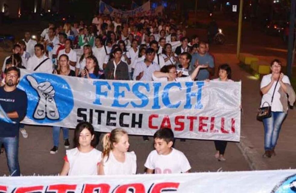 Castelli: continúa la protesta y paro docente por mejoras salariales