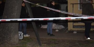 La PDI cercó la escena del crimen para analizar los rastros que dejó el ataque\u002E (@Joseljuarezjose)