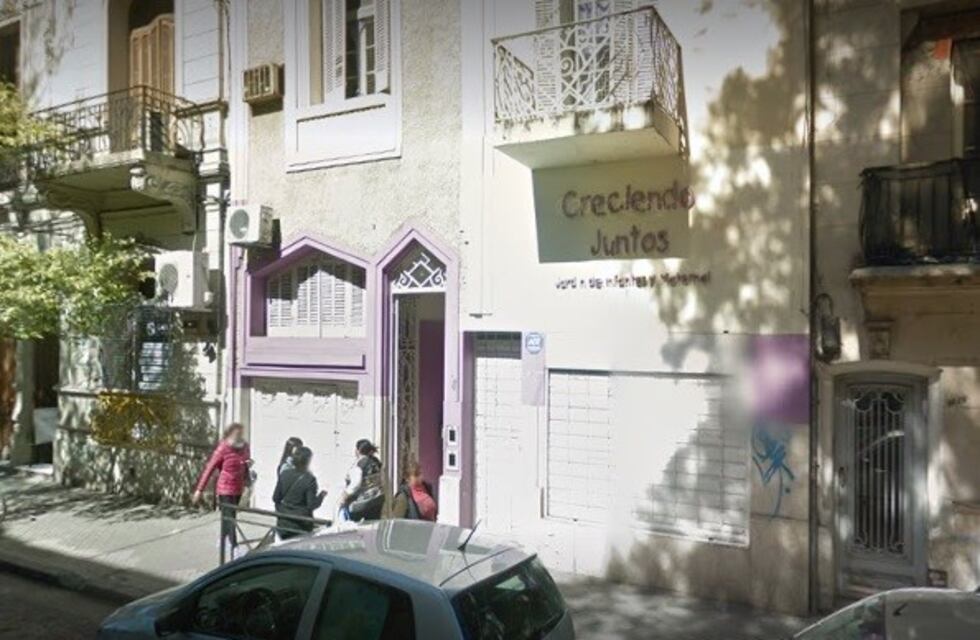 Un jardín de infantes dejó la puerta abierta y una nena de tres años escapó