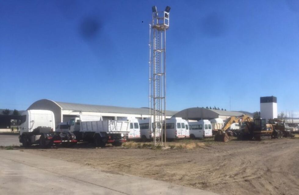 Secuestran camiones, minibuses y camionetas de empresa Oil M&S