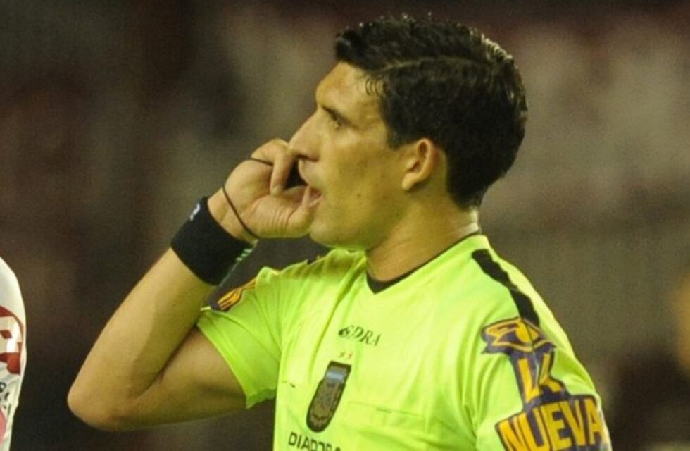 Ya están los árbitros de la fecha 8: Merlos dirigirá a Central y Lamolina a Newell's