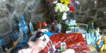 La Iglesia Católica no la reconoce como tal y hay cada vez más devotos que piensan que María Teresa Deolinda Correa debe ser canonizada\u002E