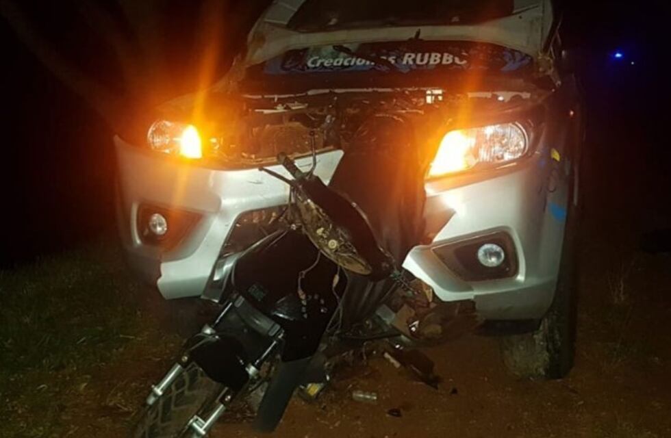 Un papá y su bebé fallecieron cuando una camioneta los chocó en la Ruta 2