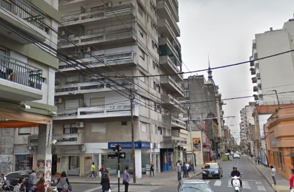 Descalza y desesperada: un ladrón le tocó el timbre y cuando abrió le robó sus zapatillas