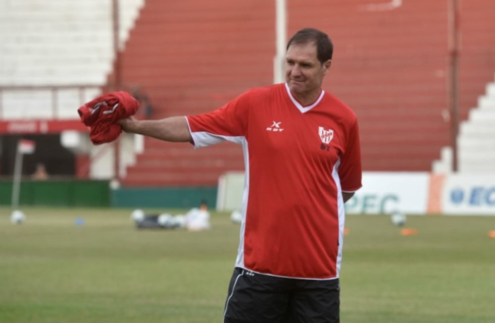 Si juega Roldán, Franco repetirá por tercera vez el equipo en Instituto