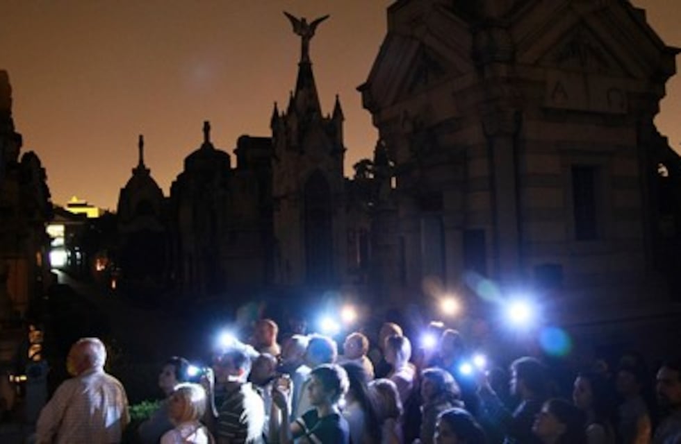 Vuelven las visitas guiadas nocturnas al cementerio El Salvador