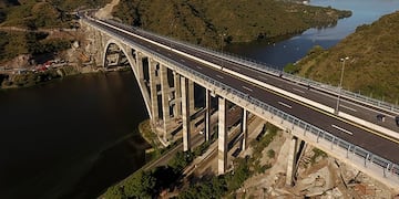 Se inaugura este lunes 8 la Autovia de Montaña, primer tramo, que tiene el puente sobre el Lago San Roque\u002E
