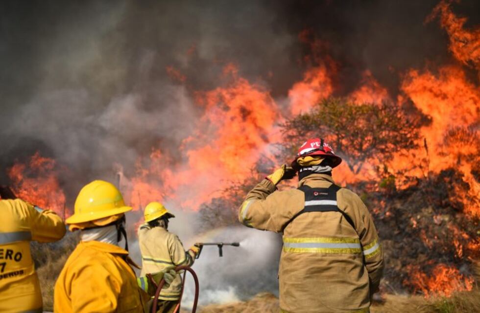 Los bomberos y la colaboración de la gente: "Rogamos que nadie sin experiencia se arriesgue"