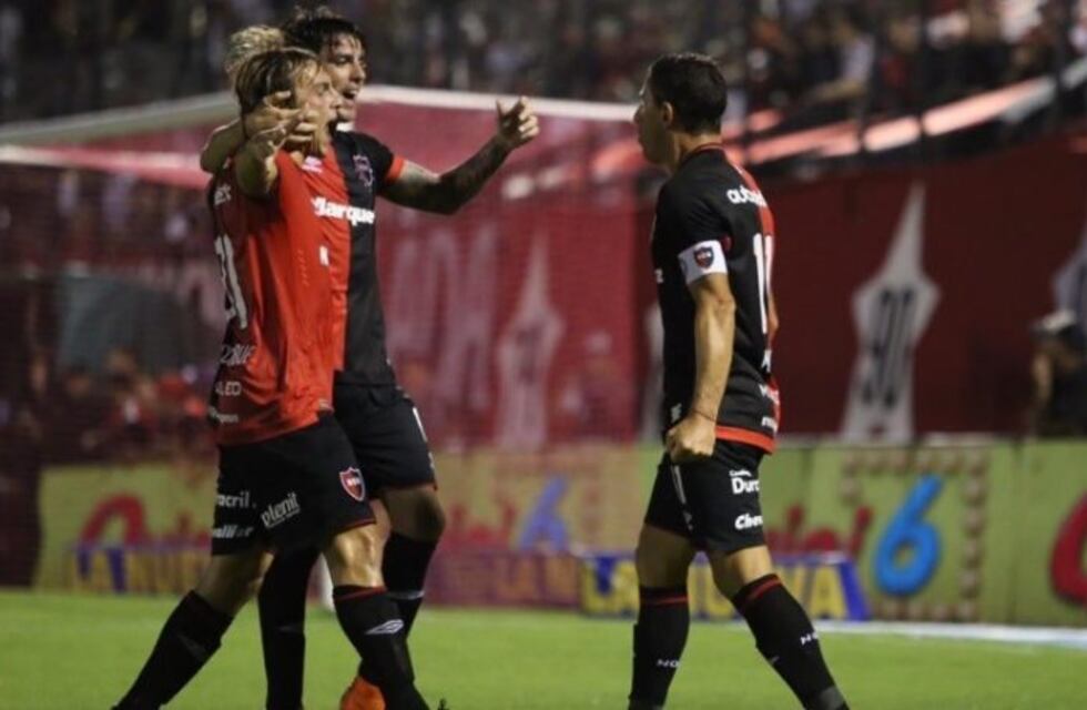 Newell's venció a 3 a 1 a Huracán y logró algo de paz