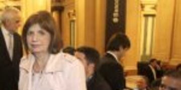 mini davosrnrnDYN213, BUENOS AIRES 12/09/2016, SE REALIZA ESTA NOCHE EN EL TEATRO COLu00d3N LA JORNADA INAUGURAL CON RECEPCIu00d3N A LOS INVITADOS Y PARTICIPANTES DEL FORO DE INVERSIu00d3N Y NEGOCIOS ARGENTINA 2016, QUE SE DESARROLLARu00c1 HASTA EL JUEVES EN EL CENTRO CU