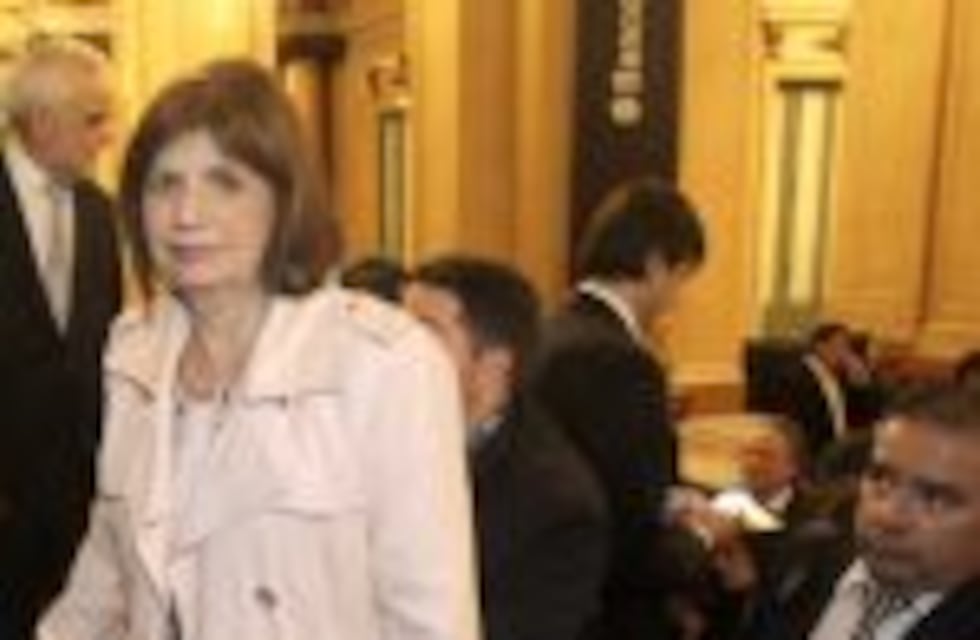 Bullrich anunció que denunciará a los grupos de Facebook que incitan a los saqueos