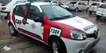 Daño patrullero policial Carlos Paz