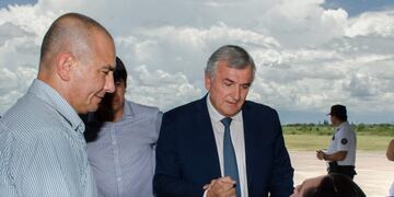 “Muchas gracias Gobernador, estoy muy agradecido”, dijo Vilca con evidente emoción al tomar la mano de Morales, que fue hasta e aeropuerto para recibir personalmente al músico accidentado en Bolivia\u002E