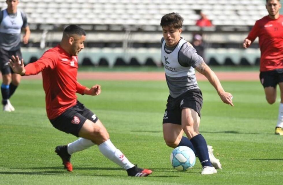 Fernando Bersano jugo el segundo tiempo en el amistoso entre la T y la Gloria