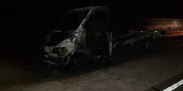 Rafael García: por un desperfecto técnico se le incendió la camioneta