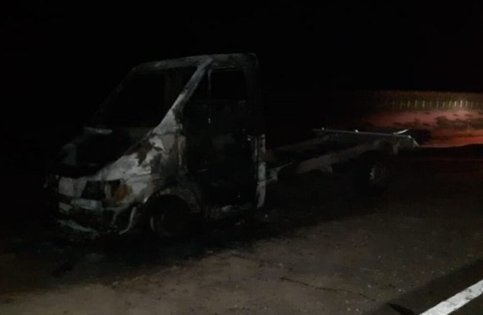 Rafael García: por un desperfecto técnico se le incendió la camioneta
