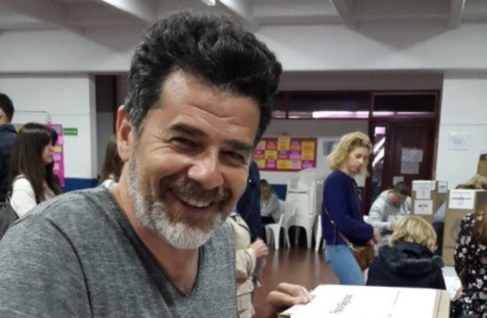Los mensajes y las fotos de los famosos tras votar
