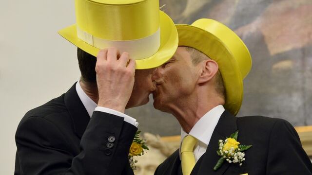Gays couple Angelo Albanesi and Giorgio de Simoni kiss after they registered their civil union at Rome's city hall on May 21, 2015 in Rome. The city of Rome organized today a