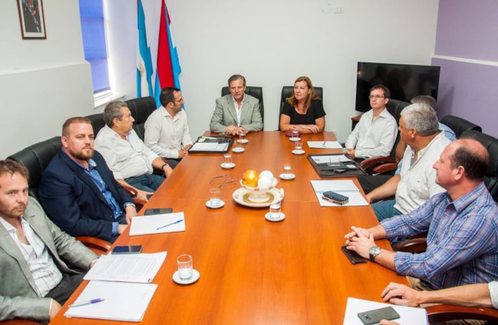 Primeros acuerdos entre municipio y provincia: recolección de residuos, bacheo y mejora de calles de Paraná