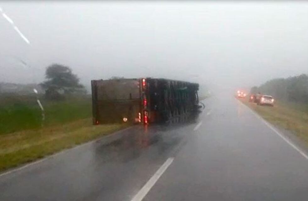 Una intensa tormenta con fuertes vientos, granizo y lluvia atravesó La Pampa