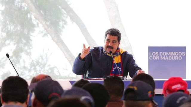 HANDOUT - El presidente Nicolu00e1s Maduro durante un mensaje emitido desde Waraira Repano (Venezuela) el 23/04/2017.rn(ATENCIu00d3N u00b7 Para utilizar u00fanicamente con fines editoriales, en referencia a la cobertura actual de este tema y mencionando el cru00e9dito indicado.)rn(vinculado al texto de dpa