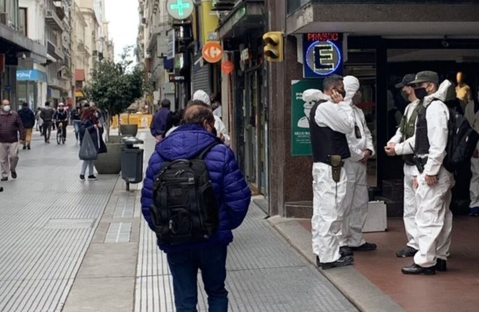 Polémica en las redes por el video de un fuerte operativo de Gendarmería en una galería del microcentro porteño