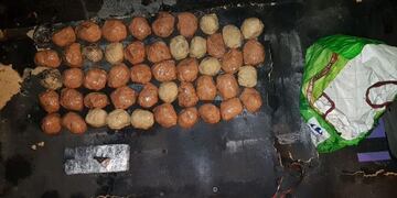 La marihuana había sido fraccionada y guardada a bordo de un Fiat Cubo\u002E (@agustinmlago)