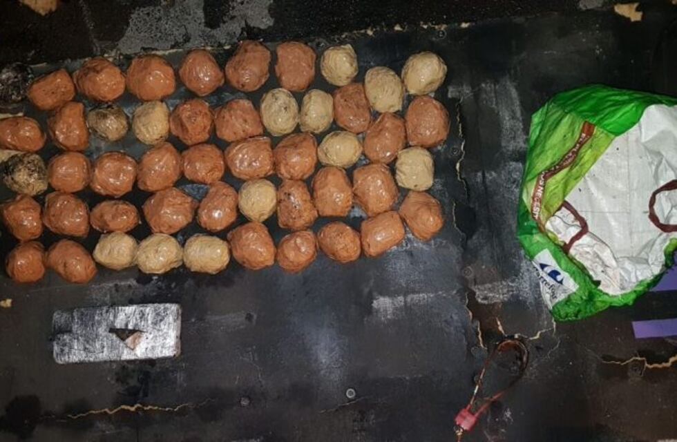 Hallaron droga, armas y chalecos antibalas tras un incendio cerca del Distrito Oeste