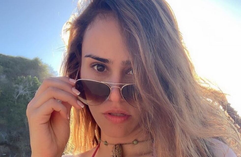 Café, lluvia y lencería: el momento íntimo de Yanet Garcia con un body blanco de encaje