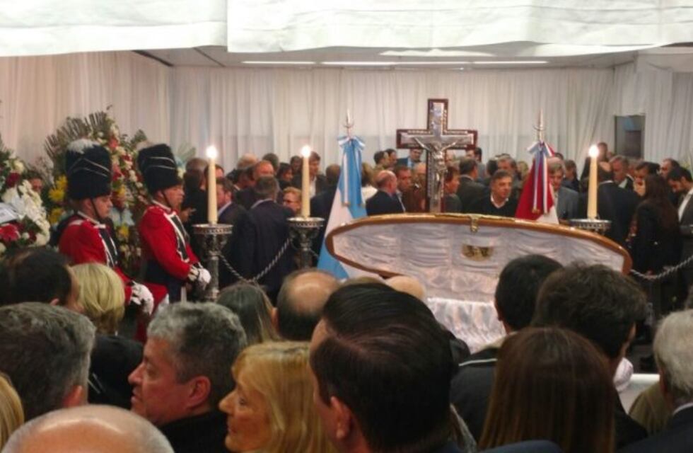 La despedida a Eduardo Angeloz ya se trasladó de Casa Radical al Centro Cívico