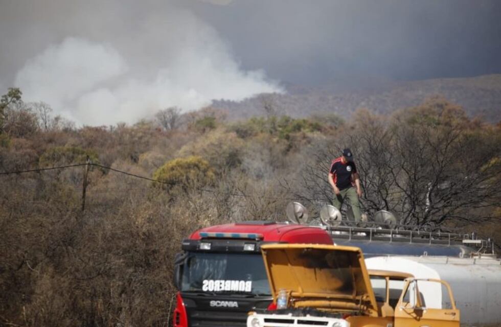 Incendios en Punilla: bomberos continúan combatiendo el fuego en tres grandes frentes