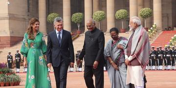 Macri homenajeó a mahatma Gandhi en el inicio de su visita a la India\u002E (EFE)