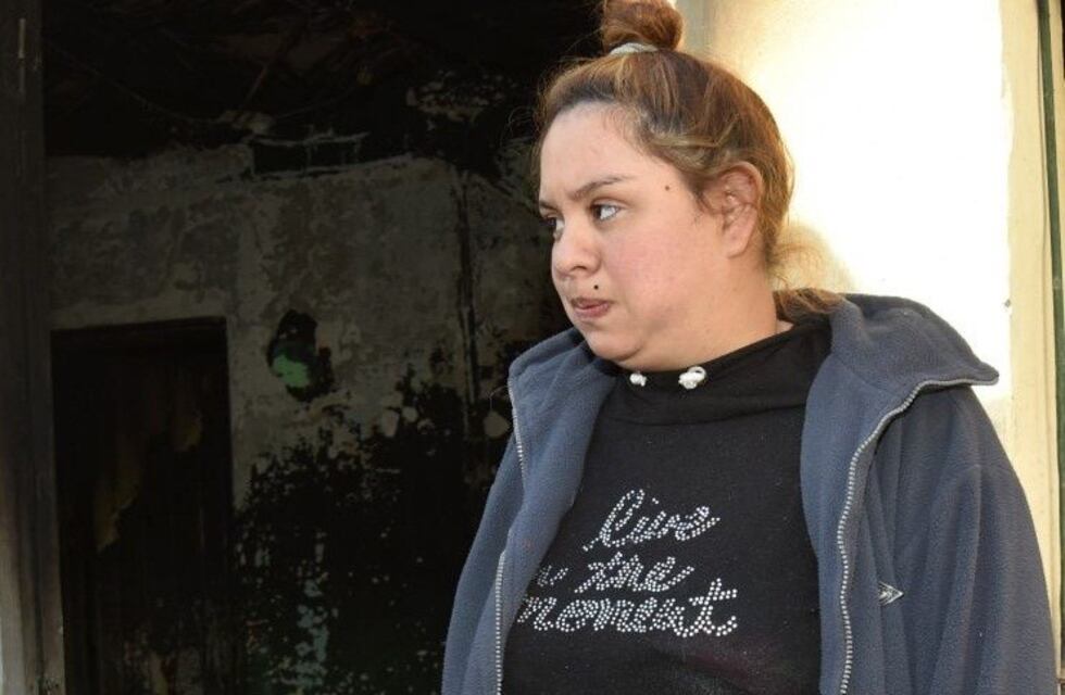 Está embarazada y quedó en la calle por un voraz incendio