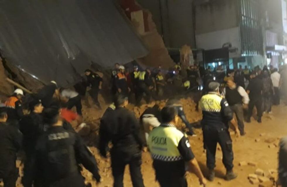 Se derrumbó el emblemático ex cine Parravicini: hay al menos tres muertos y varios heridos