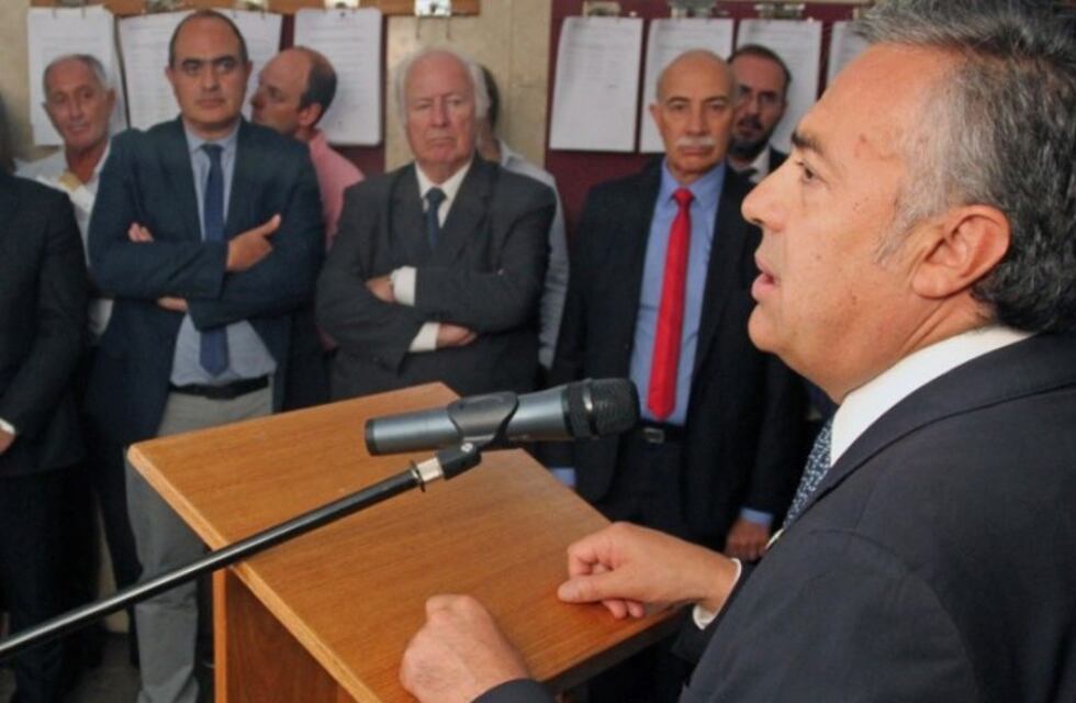 La Corte mendocina le da la razón a Cornejo por el Ítem aula