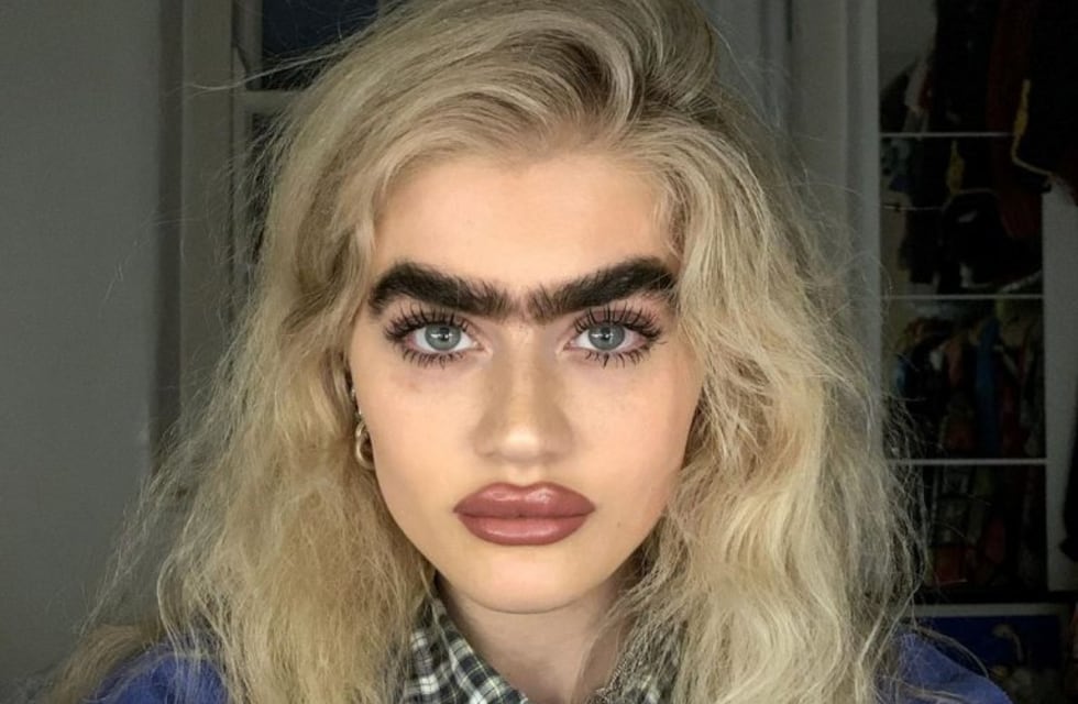 Sophia Hadjipanteli, la modelo que no depila su "uniceja" para romper estereotipos