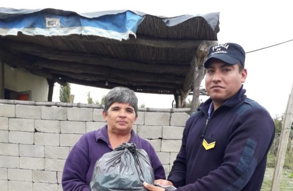 Policias solidarios en Sijan
