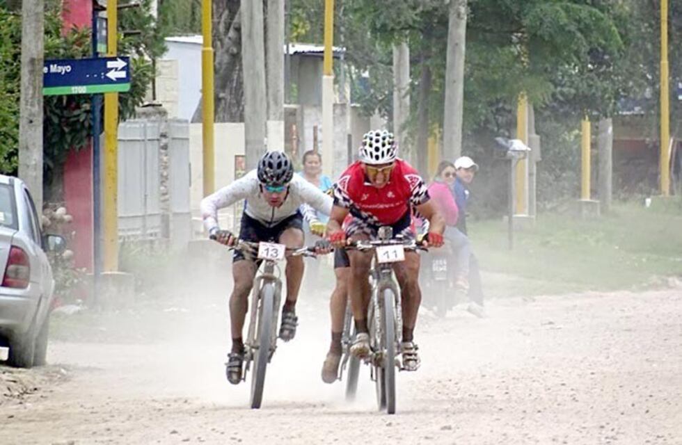 Buena actuación de ciclistas de Arroyito en el Desafío Sanavirón