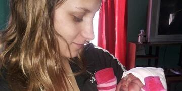 Priscilla, la vecina que tuvo a su bebé Maia, en el taxi del vecino\u002E (LV 16 Radio Río Cuarto)